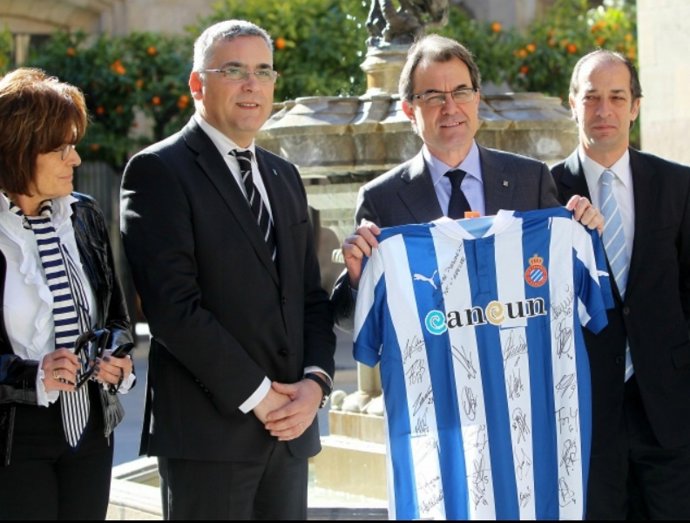 El presidente del RCD Espanyol, Joan Collet, con el president Artur Mas