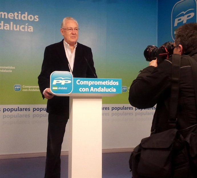 El portavoz de Infraestructuras del PP-A, Jaime Raynaud, hoy en Sevilla