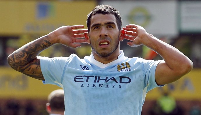 Carlos Tévez Celebra Un Gol Del Manchester City