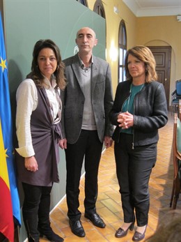 Escudero, entre Ambrosio y la delegada de Cultura