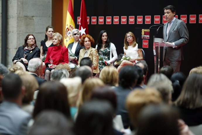 Ignacio González en el acto institucional del Día Internacional de la Mujer