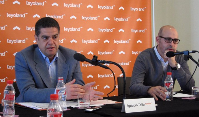 Ignacio Tello, consejero delegado de Teyoland, con el diseñador Francesc Rifé.