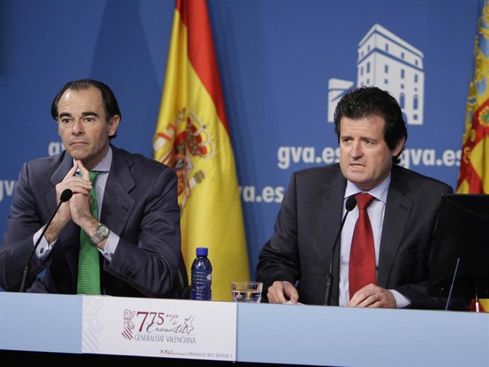 Císcar, junto a Llombart, en la rueda de prensa posterior al pleno del Consell