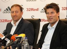 Michael Laudrup renueva con el Swansea
