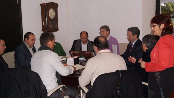 Reunión de los alcaldes con el delegado del Gobierno andaluz.