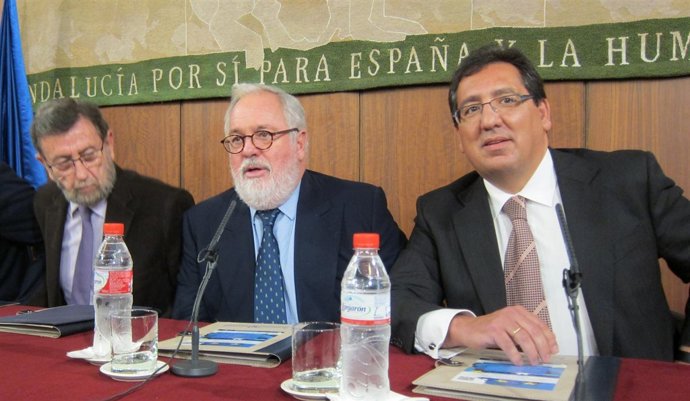 Miguel Arias Cañete, hoy en el Parlamento andaluz.
