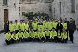 El pte A.Mas y la consellera I.Rigau con el equipo Catskills