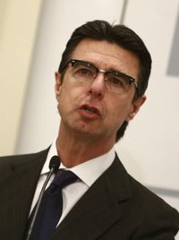 Soria afirma que Estado estará muy atento para que Canarias corrija los "despilfarros" de últimos años tras unirse a FLA