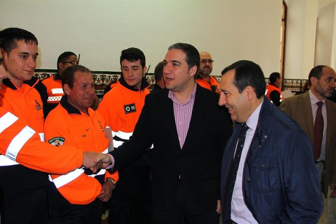 Bendodo y Ruiz Espejo en un encuentro de protección civil