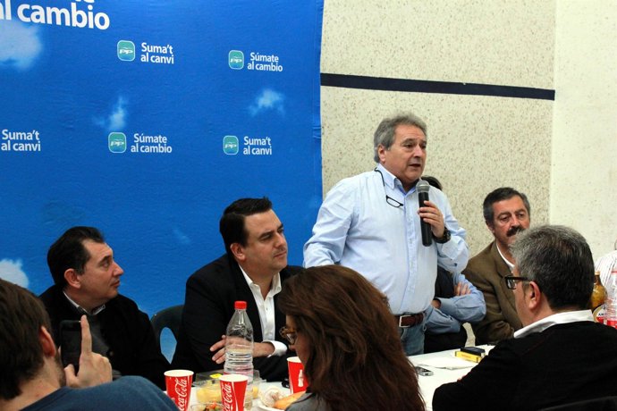 Alfonso Rus durante el almuerzo en Massamagrell