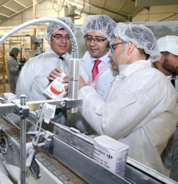 Arturo Romaní en su visita a Haricam en Añover de Tajo (Toledo)