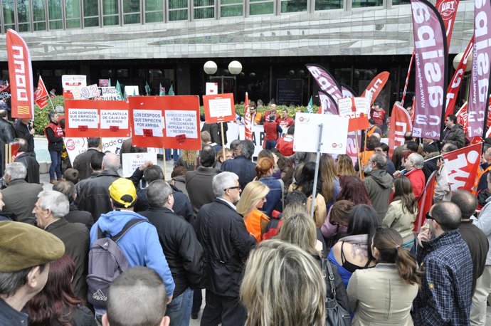 Manifestación de trabajadores de Caja3.