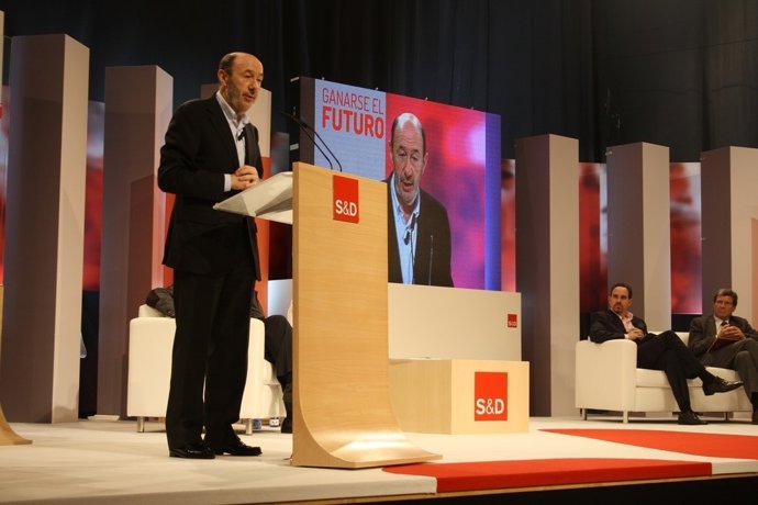 Rubalcaba durante su intervención en Valencia