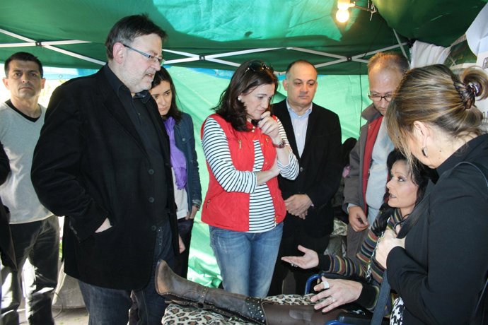 Soraya Rodríguez junto a Ximo Puig en la visita a Dolors Carrasquilla