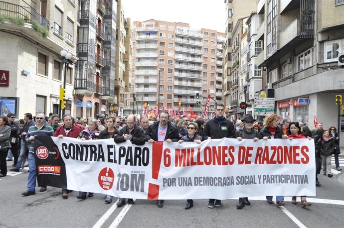 Cabecera de la manifestación de la Cumbre Social.