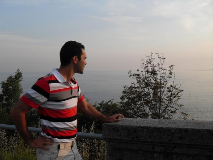 El poeta Juan José Cerezo