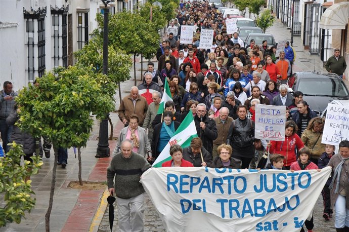 Manifestación en El Coronil en apoyo a la huelga de basura