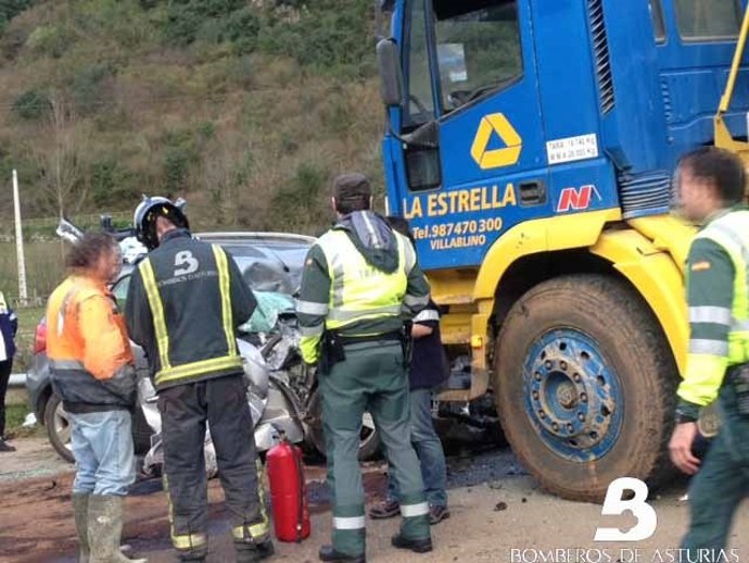Accidente de tráfico en Proaza