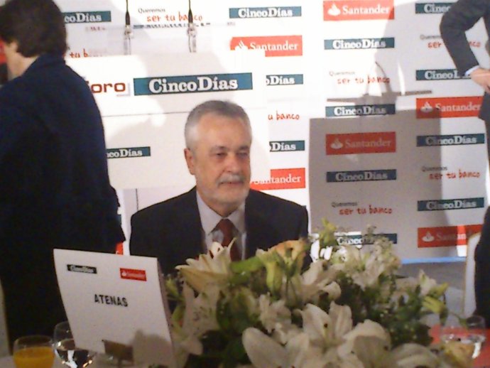 Griñán, antes de su intervención en el Foro Cinco Días