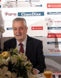 Griñán: Andalucía tendría superávit fiscal con la subasta de medicamentos, el 50% del IVA y el fondo de competitividad