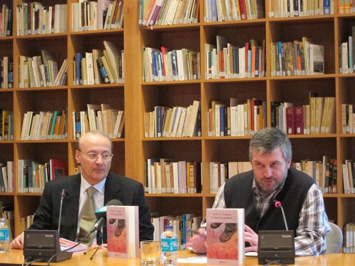 Carlos G. Reigosa y Manuel Bragado, representante de Edicións Xerais