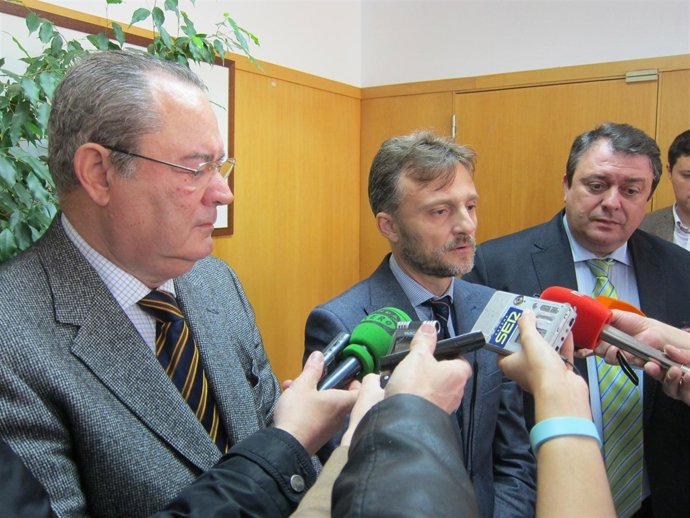 El delegado de la Junta, José Fiscal, junto al presidente de Aminer. 