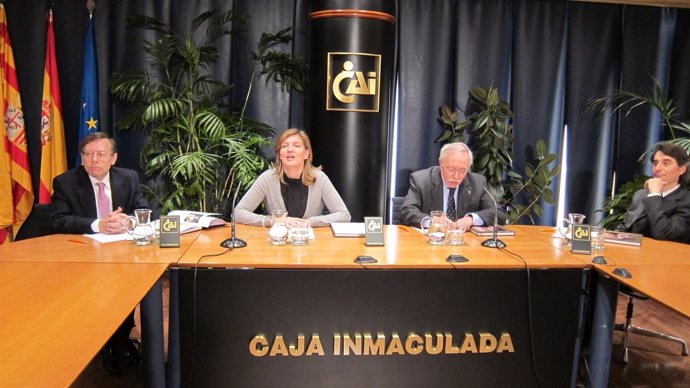 Arturo Ansón, María González y Guillermo Fatás