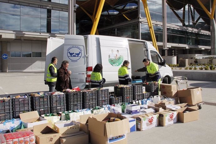 Madrid-Barajas entrega dos toneladas de comida al Banco de Alimentos