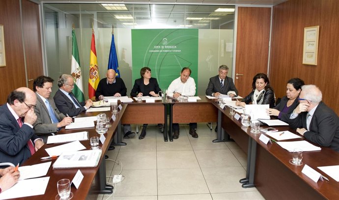Reunión de la Consejería de Fomento y Vivienda y las autoridades portuarias.