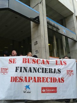 Protesta del 15M ante La Caixa