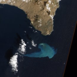 Erupción del volcán de El Hierro desde el espacio