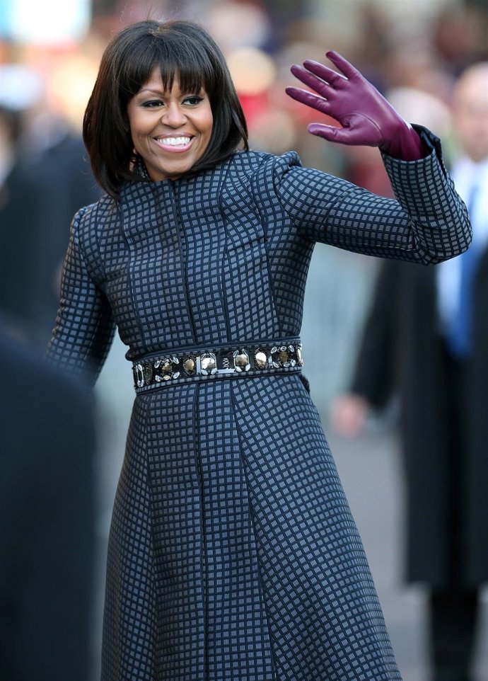 WASHINGTON, DC - JANUARY 21:  First lady Michelle Obama waves as the presidentia