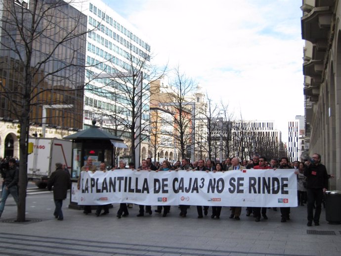 Protesta de trabajadores de Caja3 en el Paseo de la Independencia de Zaragoza
