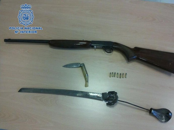 Detenido por agredir a sus padres y amenazarles de muerte con una Katana