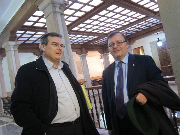 González (izquierda) con Iglesias, antes de entrar a declarar