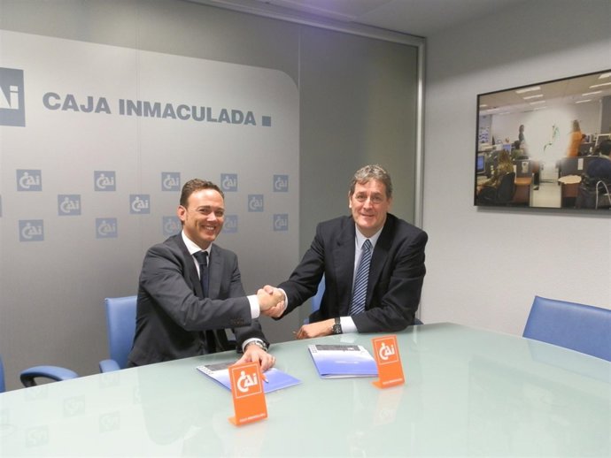 Domenech y Arcega tras firmar el acuerdo