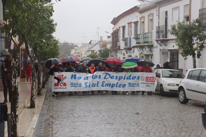 Trabajadores de Roca entrando en Arahal (Sevilla)