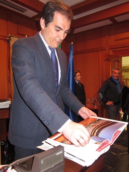 Nieto consulta documentos sobre la Copa Davis