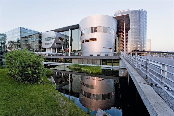 Fábrica De Cristal De Volkswagen En Dresden