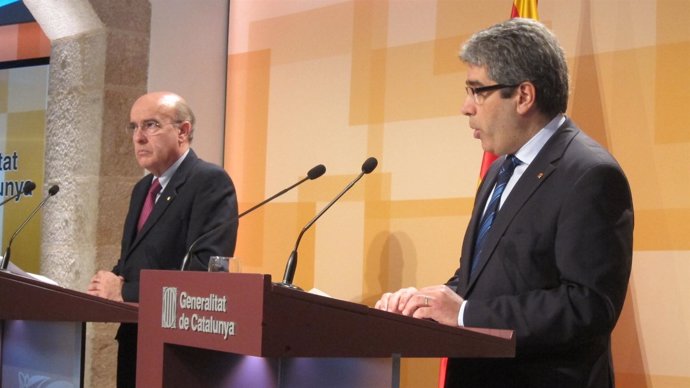 Los consellers Boi Ruiz y Francesc Homs, tras el Consell Executiu