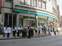 Plataforma de afectados por preferentes tilda de "chantaje y coacción" la suspensión de intereses