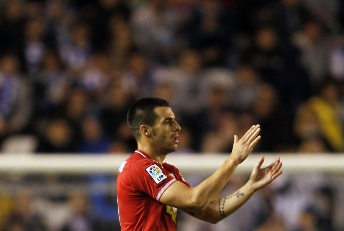 Negredo rescata un punto de Cornellá