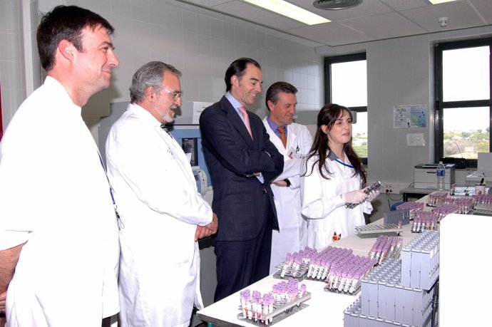 Llombart inaugura el laboratorio de nueva generación del Hospital de Alzira