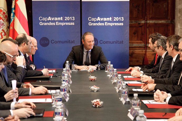Fabra preside la reunión de 'CapAvant' con representantes de grandes empresas.