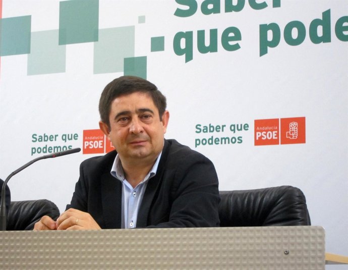 El secretario general del PSOE de Jaén, Francisco Reyes, en la rueda de prensa.