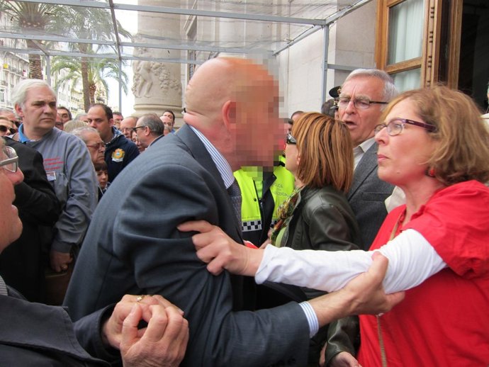 Forcejeo tras la 'mascletà' entre un seguridad de Barberá y Xelo Miralles