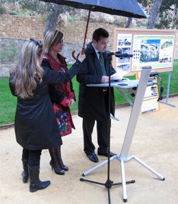 Sonia Castedo (centro) en la inauguración del parque Tossal
