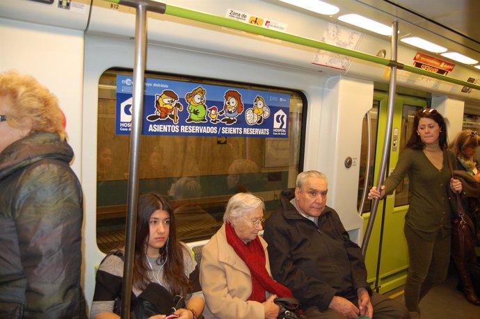 Metrovalencia inicia una campaña de concienciación sobre los asientos para mayor