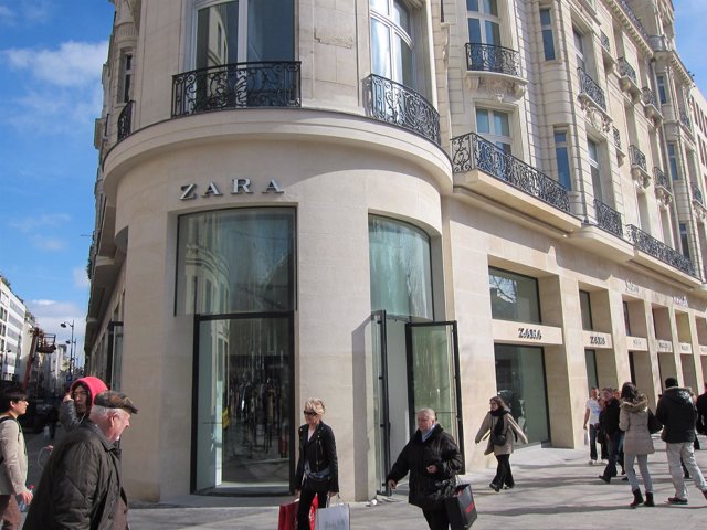 Zara en los Campos Elíseos de París