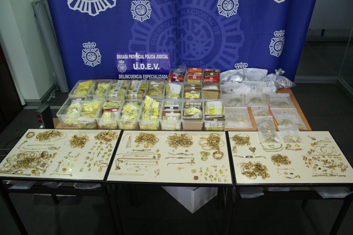 Efectos intervenidos a los ocho detenidos por blanqueo de capitales